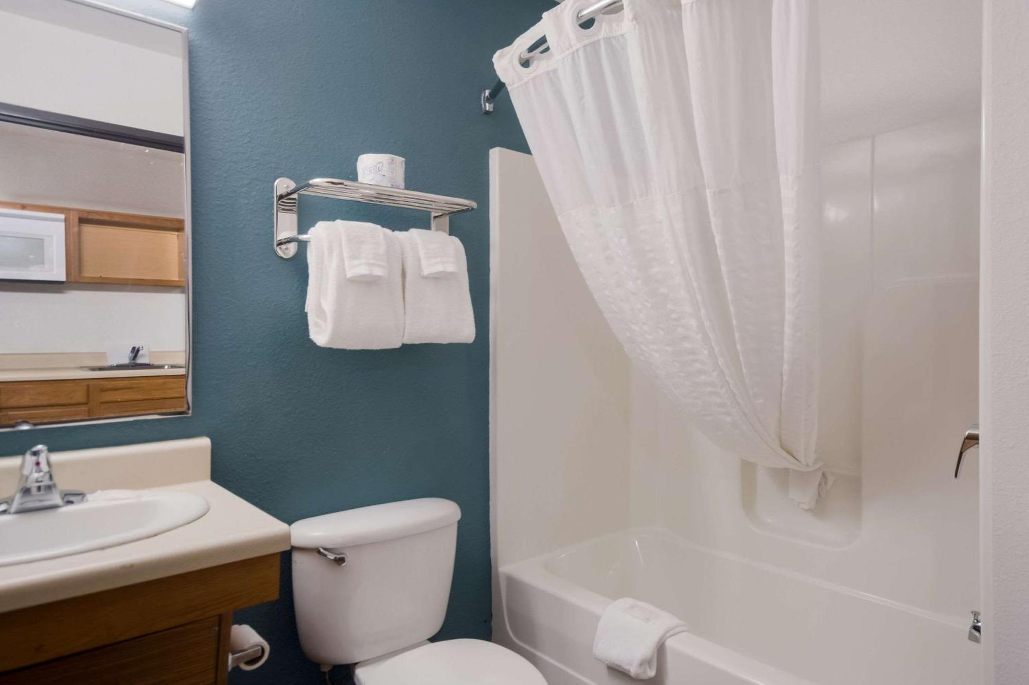 Woodspring Riverwatch Hotel 2*